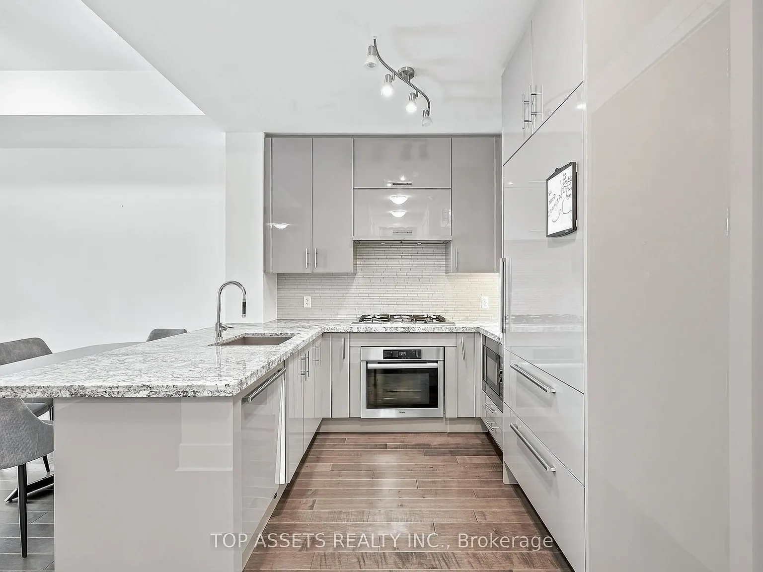 3 bed, $4,200 — Photo 4