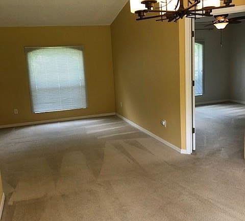 3rd image of 30 Powder Hill Ln