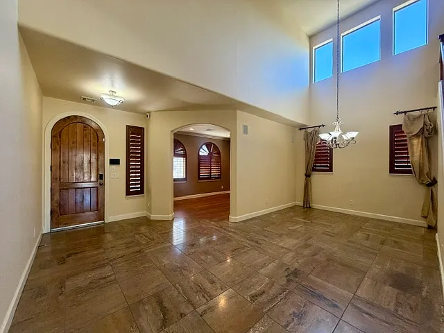 3 bed 2.5 bath w/ den. Pool & landscape serv included — Photo 3