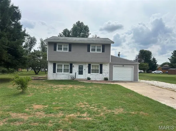457 Jack Pine Dr, Carrollton, IL 62016