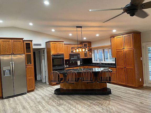 3rd image of 432 E Tierra Buena Ln