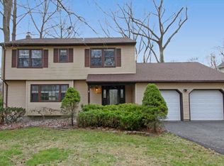 215 Pease Rd, Manalapan, NJ 07726