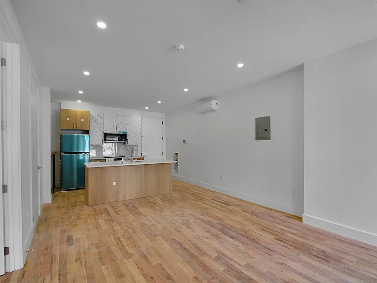 1387 Madison St #1R — Photo 2