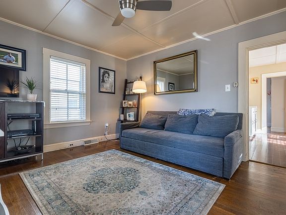 5th image of 42 Woodlawn St