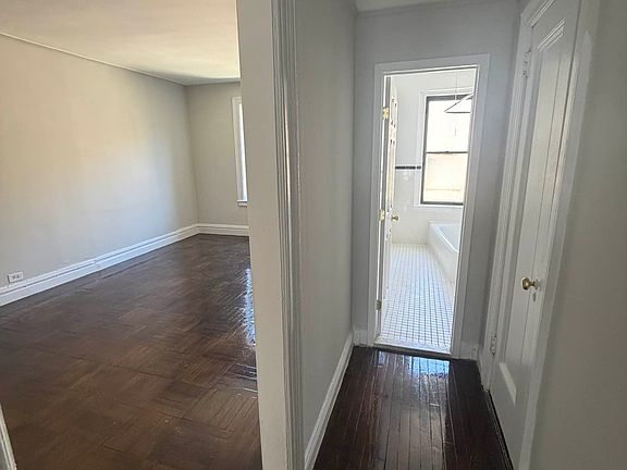 5th image of 9 Seaman Ave APT 4M