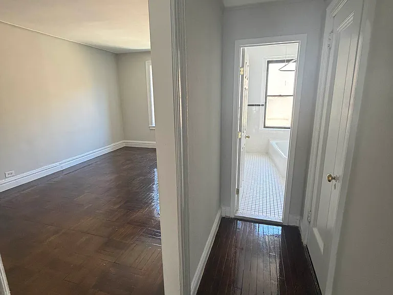 9 Seaman Ave #4M — Photo 5