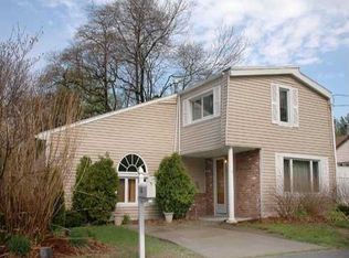 11 Kenwood St, Warwick, RI 02889