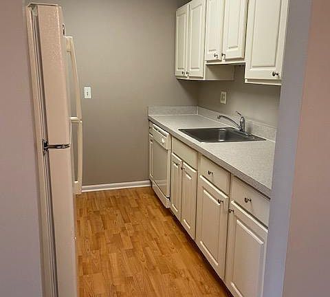 2nd image of 41602 Manor Park Dr APT 6