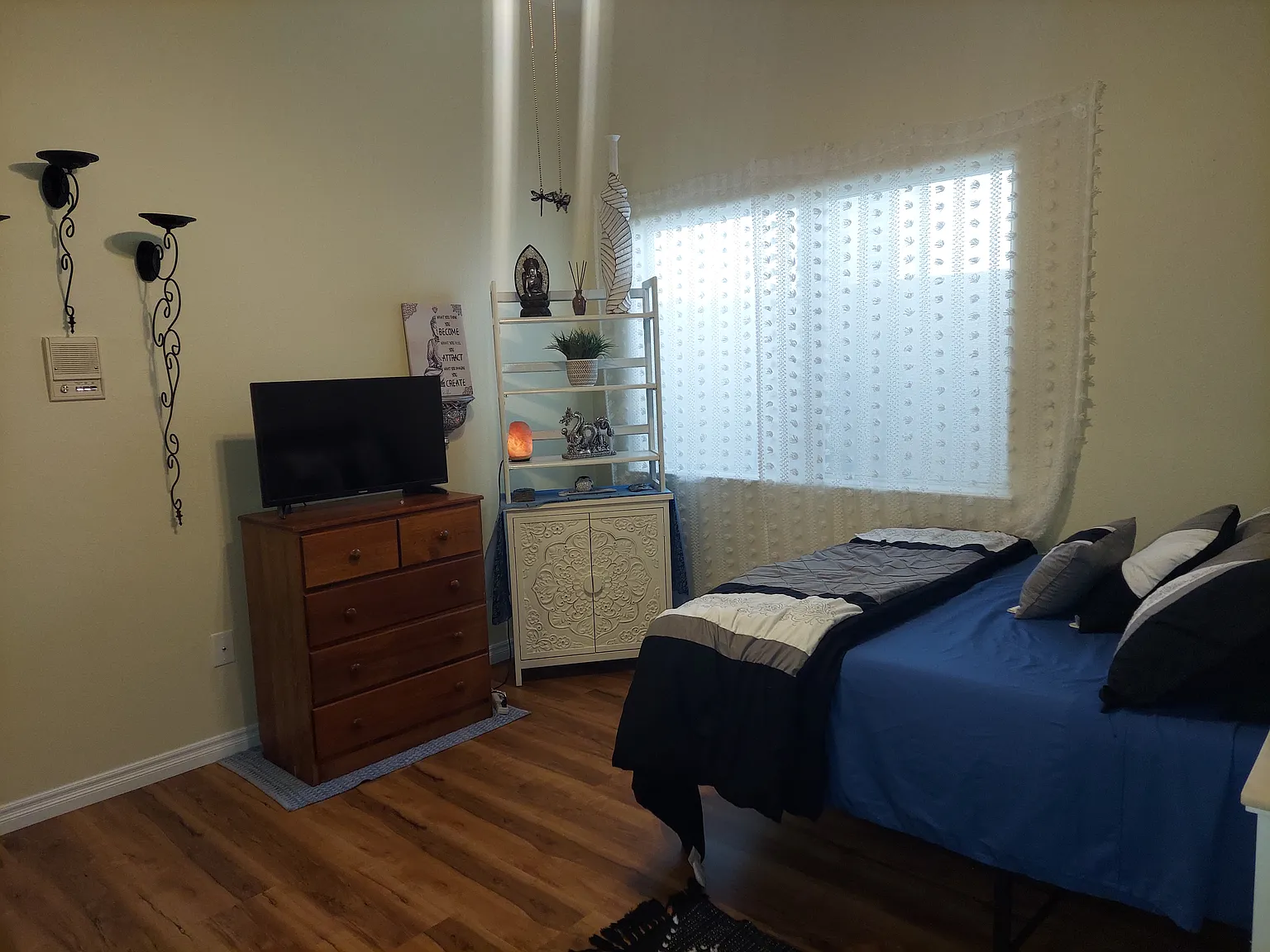 4 bed, 4000 sqft, $800 — Photo 3
