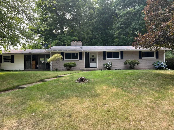 1020 Sir Knight Rd, Plainwell, MI 49080