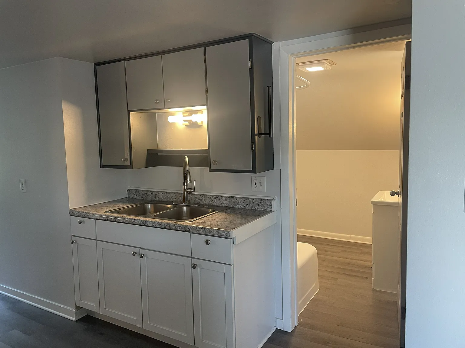 2 bed, 1000 sqft, $955 — Photo 4