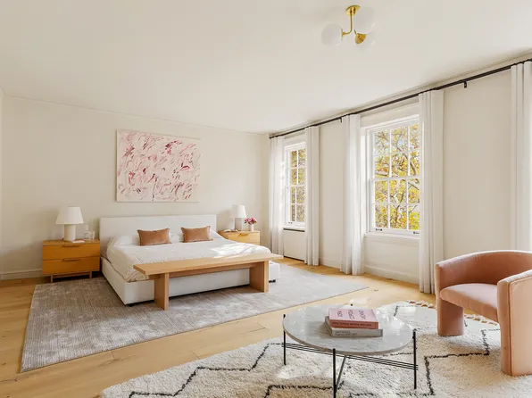 125 West 11th Street image 6 of 24