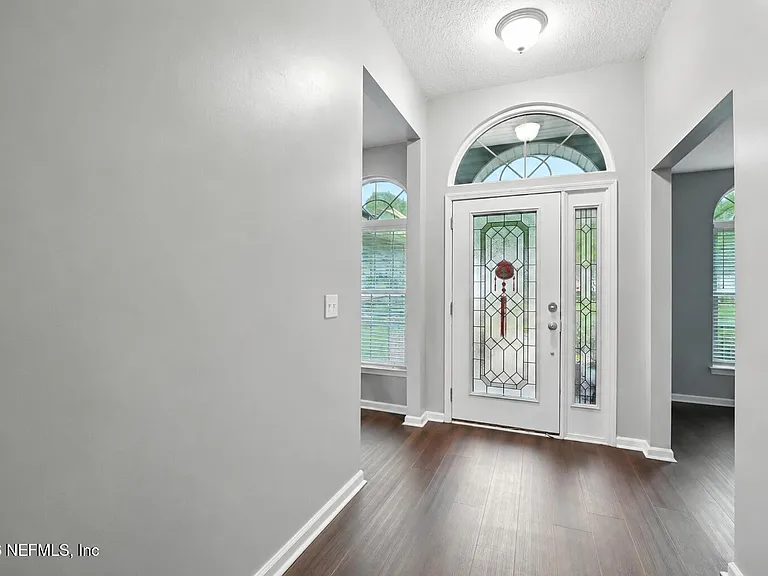 832 Heritage Lakes Dr — Photo 2