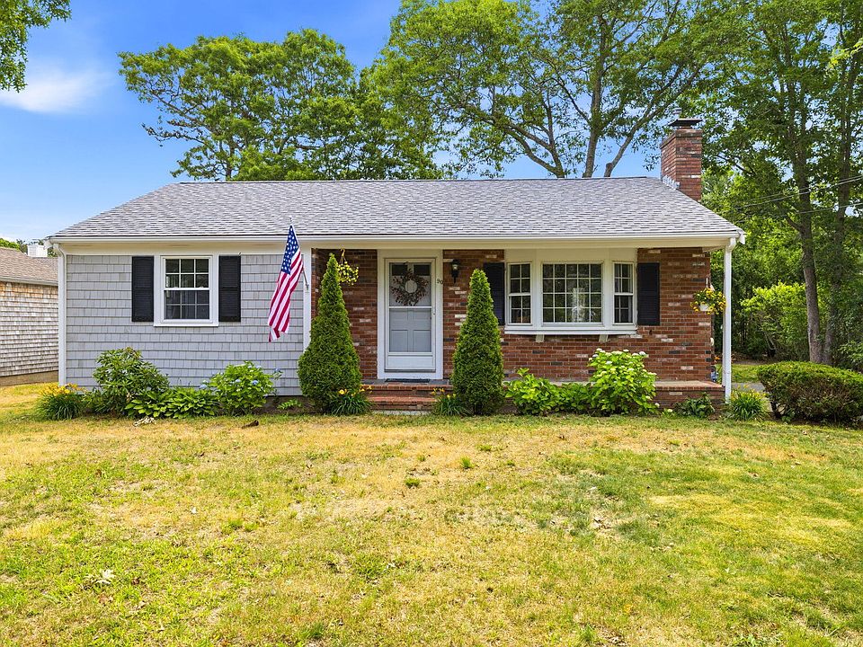 1st image of 90 Castlewood Circle