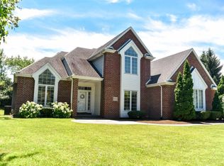 18415 High Meadow Dr, Brookfield, WI 53045