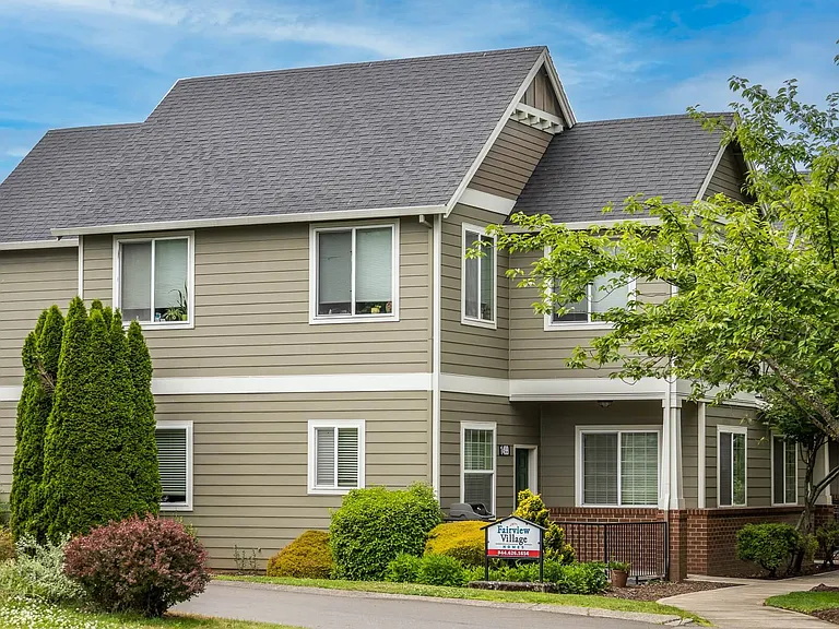 1497-1549 NE Market Dr — Photo 42