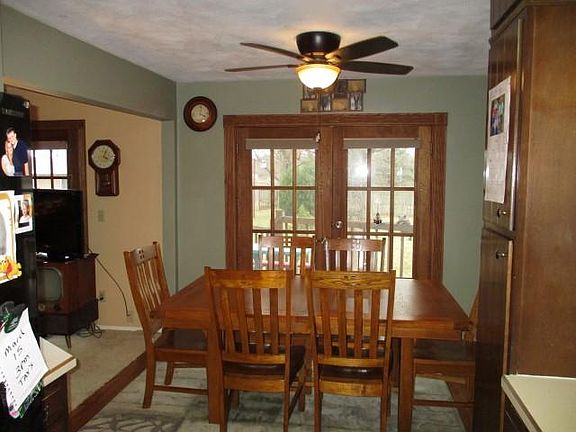 5th image of 2305 W Grove Blvd