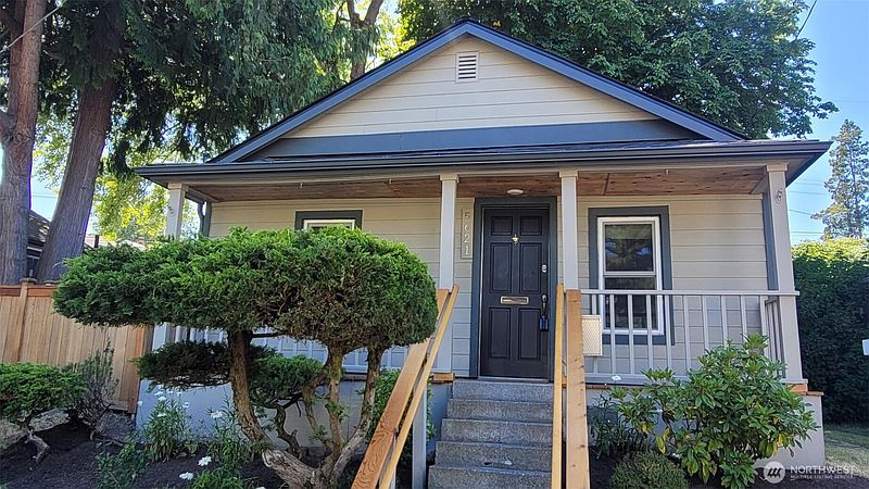 2nd image of 5621 Brooklyn Avenue NE