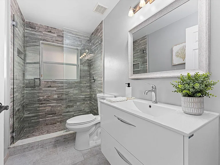 10112 Aqua Vista Way — Photo 22