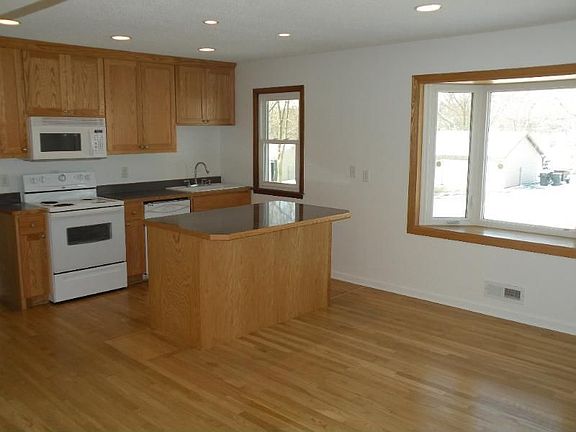 2nd image of 13722 Fairlawn Ave
