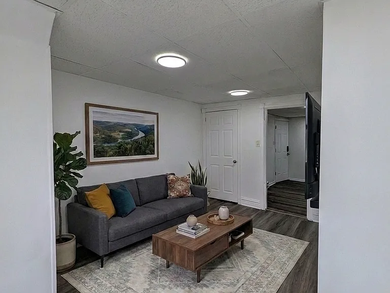 628 N 6th St #4 — Photo 2