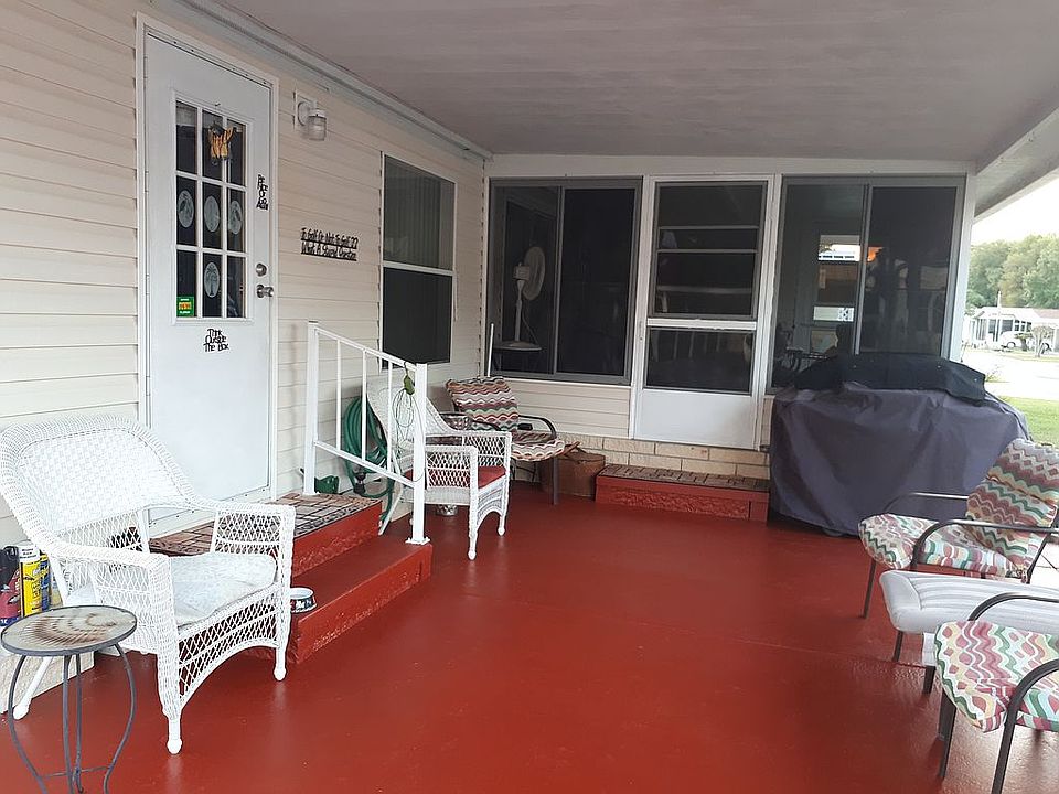 extra longdriveway with carport.