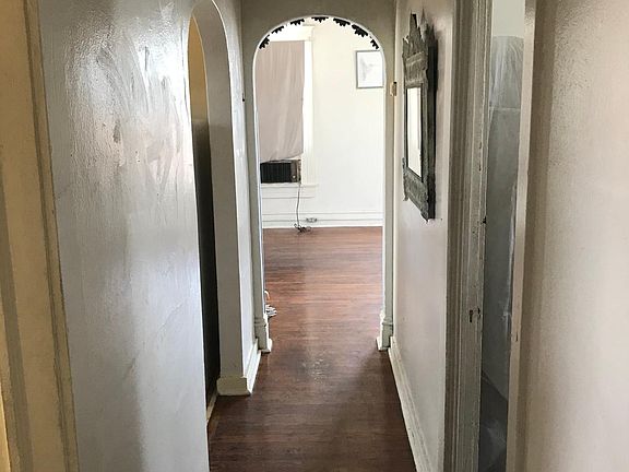 3rd image of 1119 N Laurel St APT 1