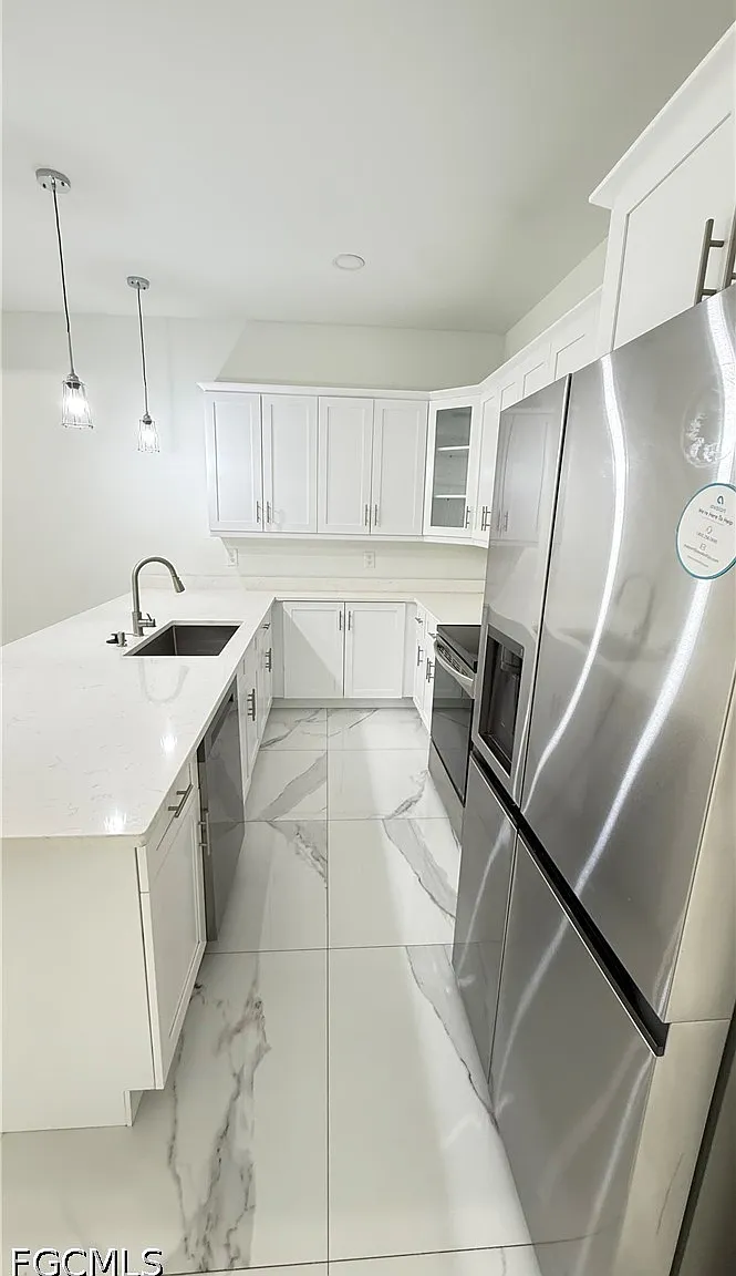 3 bed, 2.0 bath, 1200 sqft, $1,800 — Photo 3