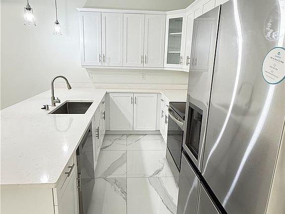 3rd image of 508 Bell Blvd S