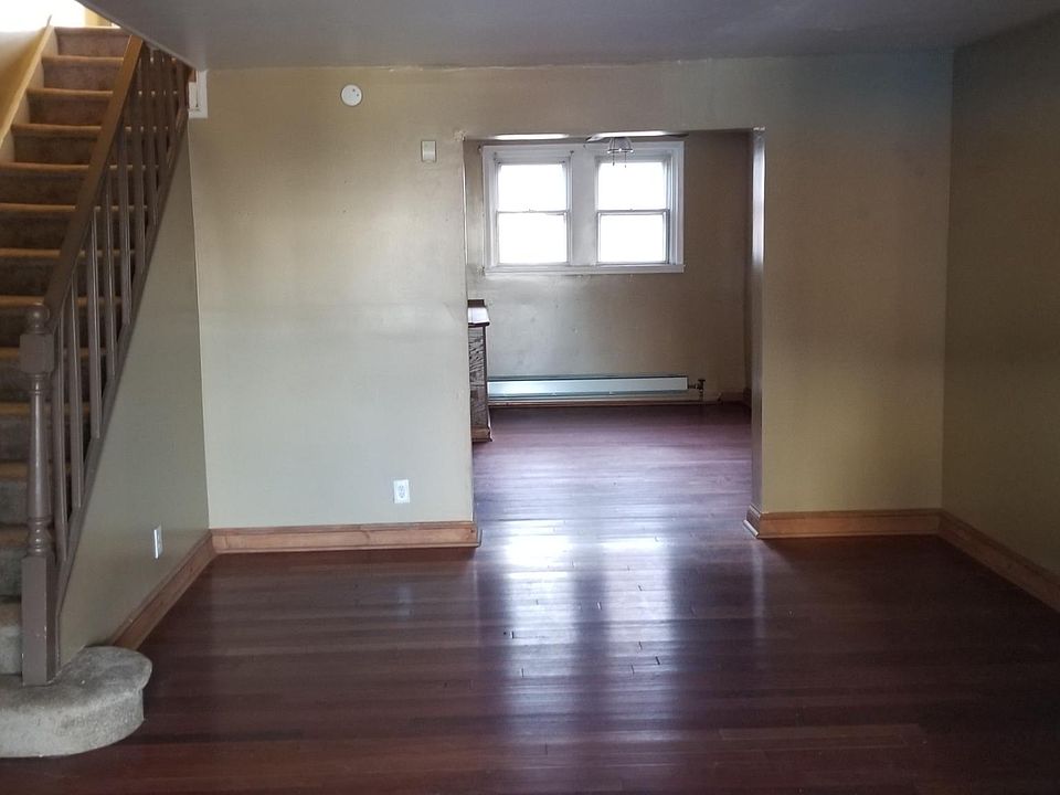 2nd image of 2600 Sylmar St