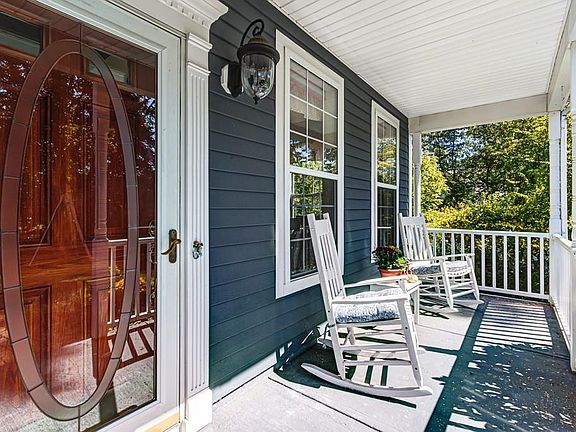 2nd image of 10 Beechwood Ln