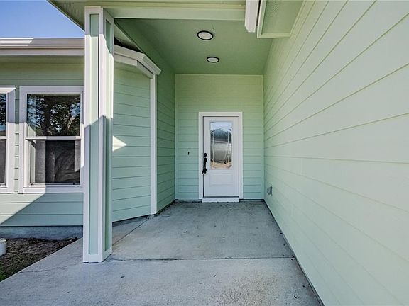 3rd image of 120 Sandollar Cir