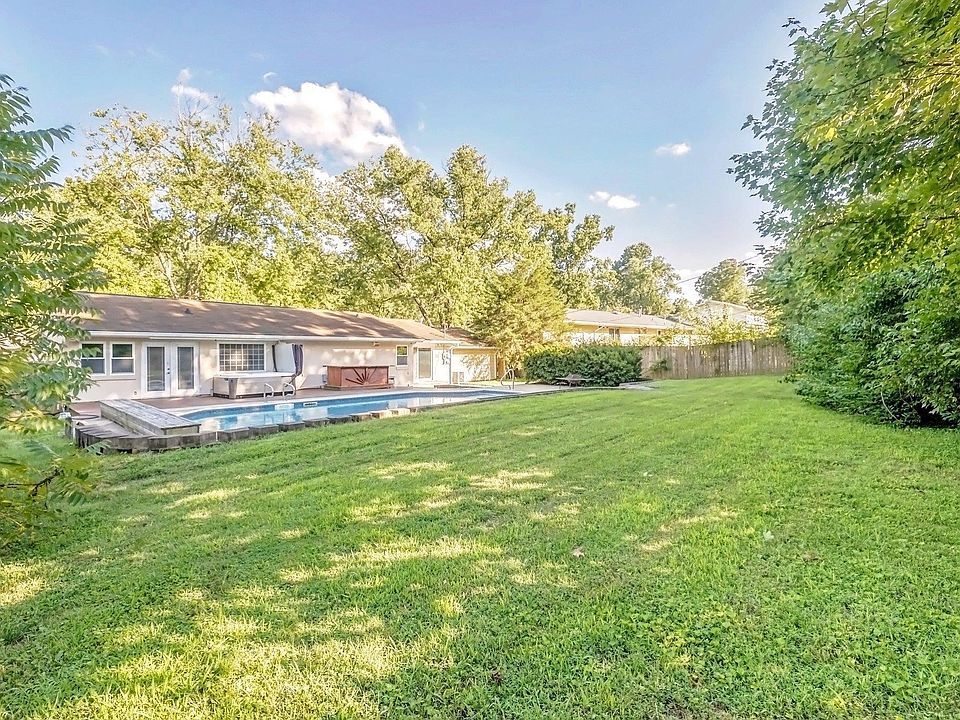2nd image of 512 W Skyline Dr