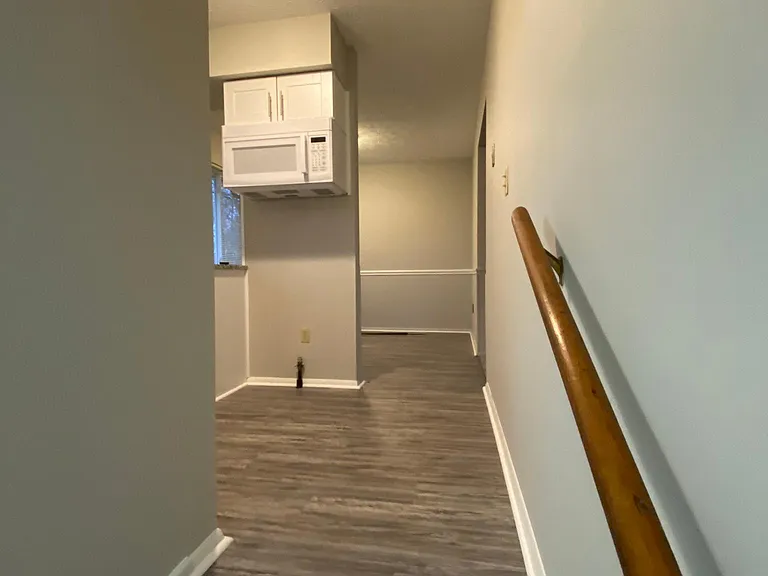 2112 Maplewood Rd — Photo 3