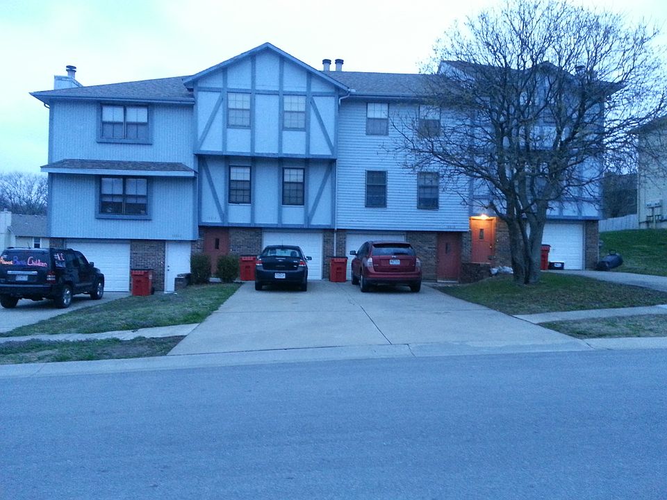 1st image of 18819 E Manor Dr