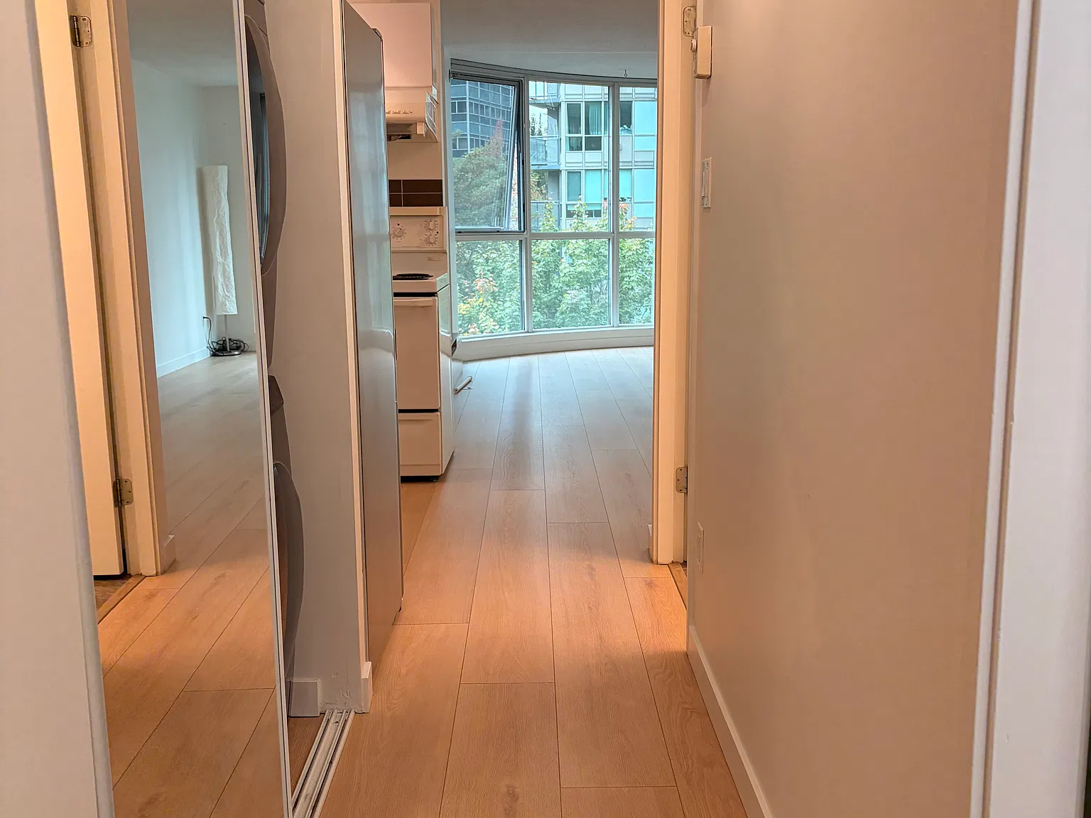 555 Jervis St — Photo 1