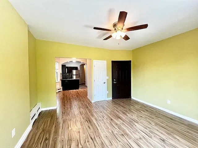 2 bed, 1.0 bath, 900 sqft, $2,028 — Photo 2