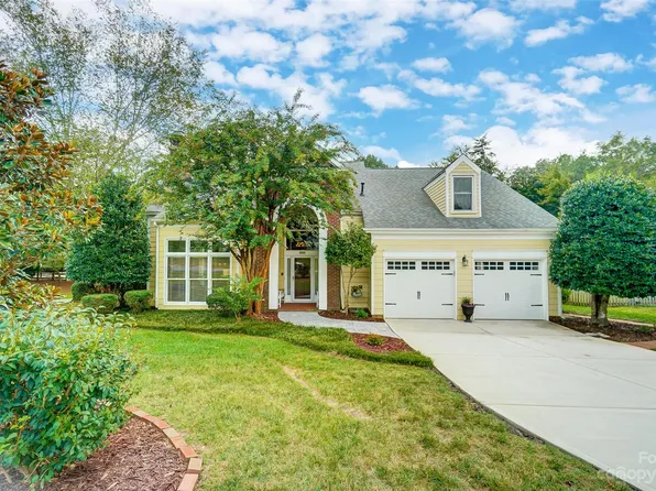 3301 Silver Pond Ct, Charlotte, NC 28210