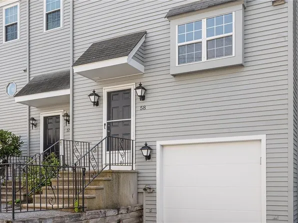 565 Quaker Ln APT 58, West Warwick, RI 02893