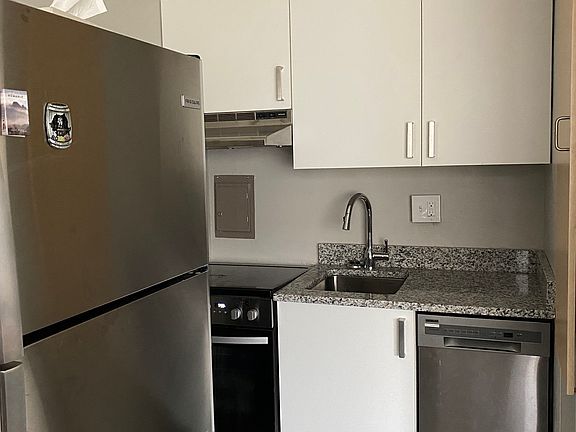 5th image of 11820 Edgewater Dr APT 423