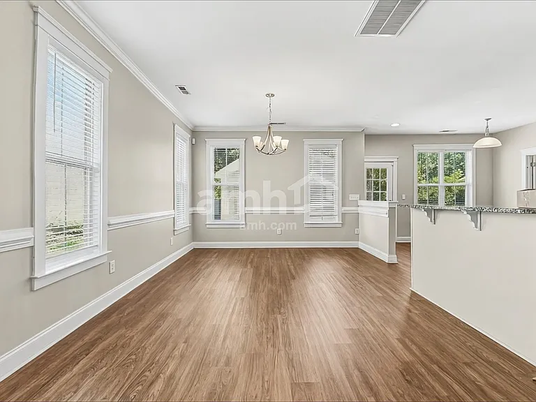 1304 Carol Oaks Dr — Photo 5