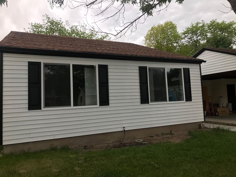 1st image of 1900 Park Ln E