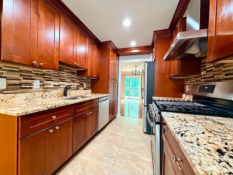 12 Dogwood Dr — Photo 8