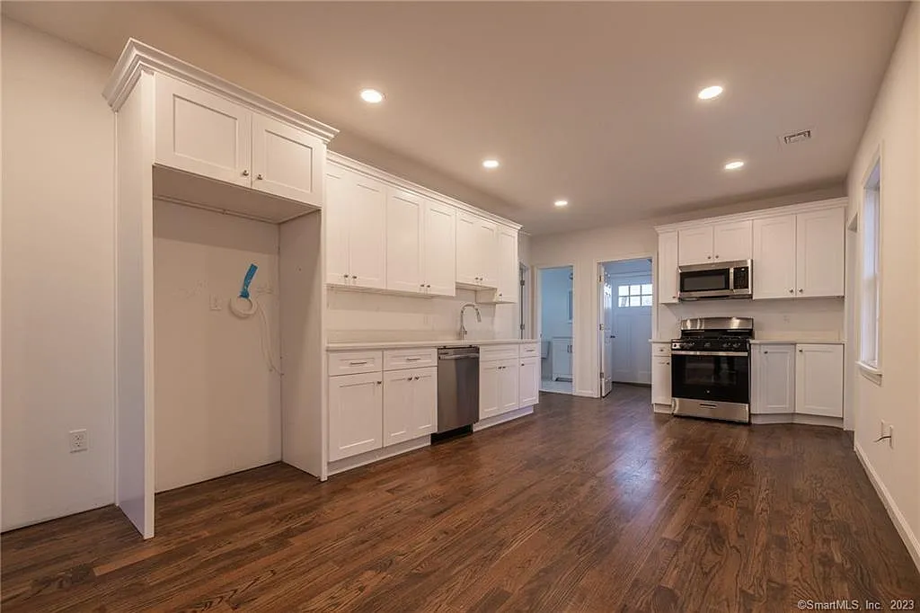 3 bed, 2.0 bath, 1728 sqft, $2,800 — Photo 1