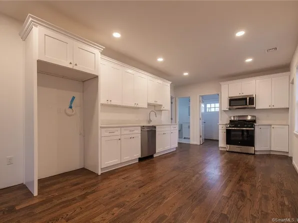 340 Pleasantview Ave, Bridgeport, CT 06606