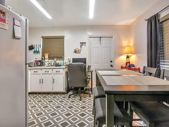 4th image of 204 Broward Ave APT E