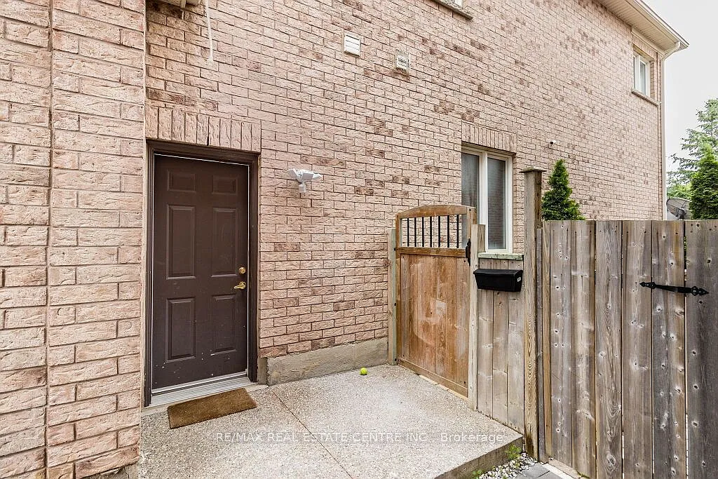 2 bed, $2,050 — Photo 2