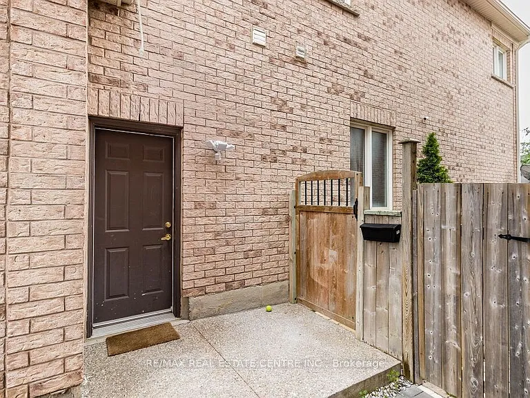 20 Laurentide Cres #BASEMENT — Photo 2