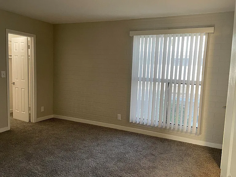 Master_Bedroom_Entry_880130