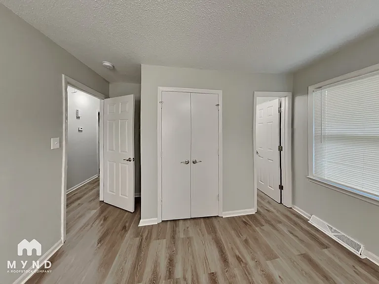 547 Whitethorn Dr — Photo 8